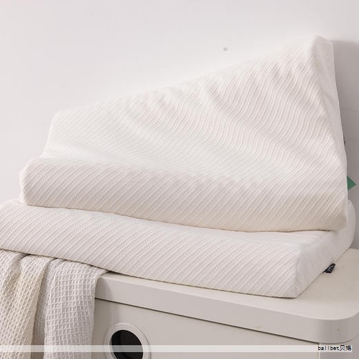 在追求优质睡眠的过程中,选购乳胶床垫时常会遇到“档次高、性价比佳”的困惑。市场品牌众多,各自拥有独特的材料与设计理念。以下从品牌特点与代表性产品出发,帮助你把握要点,挑选最契合自身需求的床垫。 在追求优质睡眠的过程中,选购乳胶床垫时常会遇到“档次高、性价比佳”的困惑。市场品牌众多,各自拥有独特的材料与设计理念。以下从品牌特点与代表性产品出发,帮助你把握要点,挑选最契合自身需求的床垫。