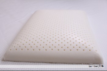 天然乳胶枕以天然橡胶树汁液为原料,环保可持续。其弹性与颈部曲线高度契合,能够为颈椎提供稳定支撑,帮助保持颈椎的自然生理曲线,避免因枕头过高或过低而产生不适。 天然乳胶枕以天然橡胶树汁液为原料,环保可持续。其弹性与颈部曲线高度契合,能够为颈椎提供稳定支撑,帮助保持颈椎的自然生理曲线,避免因枕头过高或过低而产生不适。