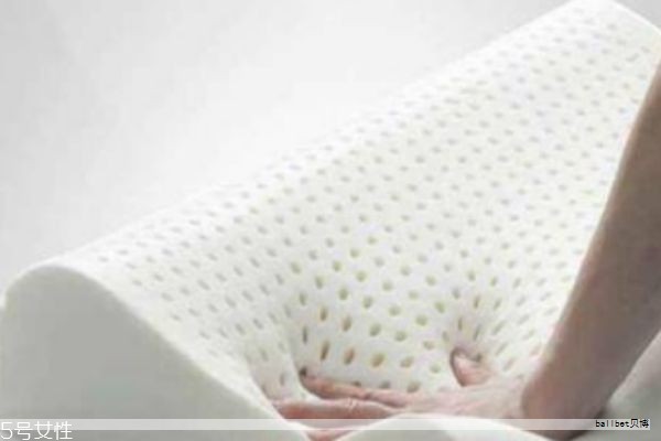 睡眠质量与枕头的关系密切。一个合适的乳胶枕不仅能提升睡眠舒适度，还能缓解颈椎不适、减少半夜醒来的情况。下面整理了几款口碑较好的乳胶枕，供你对比参考，结合自己的睡眠习惯选择最合适的一款。