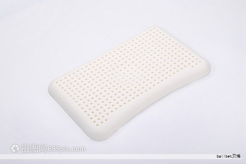 选择乳胶床垫并非易事，市场品牌众多、材料与设计差异显著，消费者在面对琳琅满目的产品时往往不知从何下手。选购时应关注材料与结构、舒适度与支撑性、透气性与健康性能，以及售后服务等要点，以科学生态来判断是否符合自身睡眠需求。