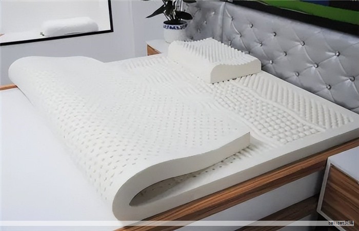 随着人们对高质量睡眠的关注持续升温，乳胶床垫因透气性好、贴合度高而成为众多家庭的首选。各大品牌在天然材料选择、制造工艺与环保设计等方面各有优势，形成了丰富的产品矩阵。以下对十个知名乳胶床垫品牌的核心特点进行梳理，帮助消费者在选购时把握方向，找到更契合自身需求的睡眠伙伴。