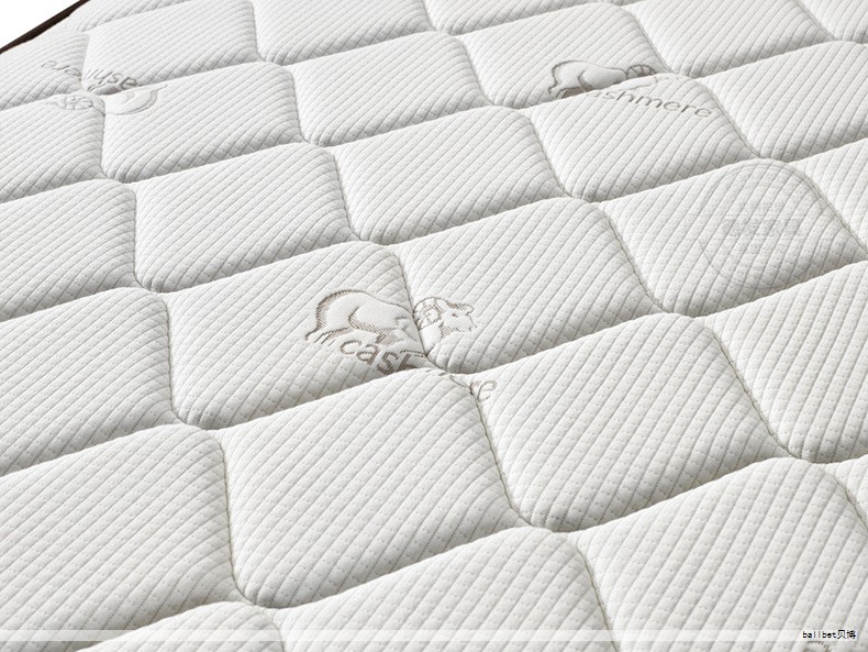 考虑到不同睡眠习惯和体质，选购乳胶床垫时要重点关注舒适度、贴合度、透气性与健康环保等要素。下面分三款同品牌的乳胶床垫来做简要对比，帮助你找到最合适的一款。