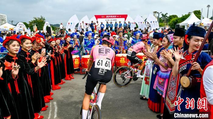 2024环广西世巡赛第二赛段：速的奥快步车队小将