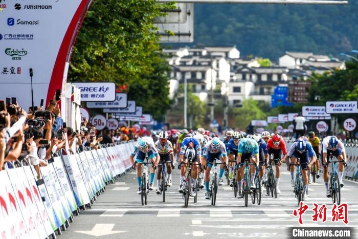 2024环广西世巡赛第二赛段：速的奥快步车队小将