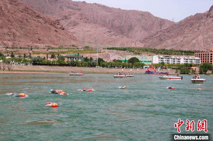 中外258名泳士汇聚青海黄河，参与极限挑战赛抢