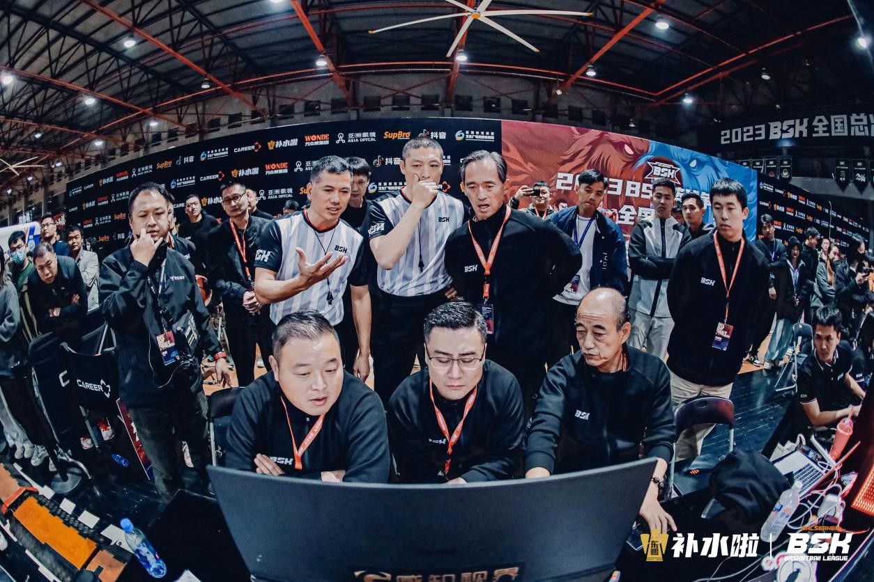 南京海晟篮球俱乐部在逆境中完成完美转身夺冠