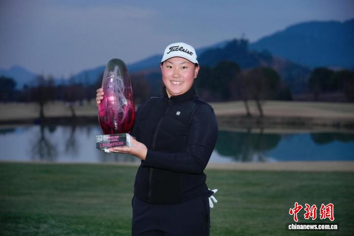 16岁业余选手任怡嘉首夺东方宁波挑战赛冠军，创