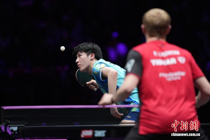 19岁国乒小将温瑞博重庆赛勇夺亚军