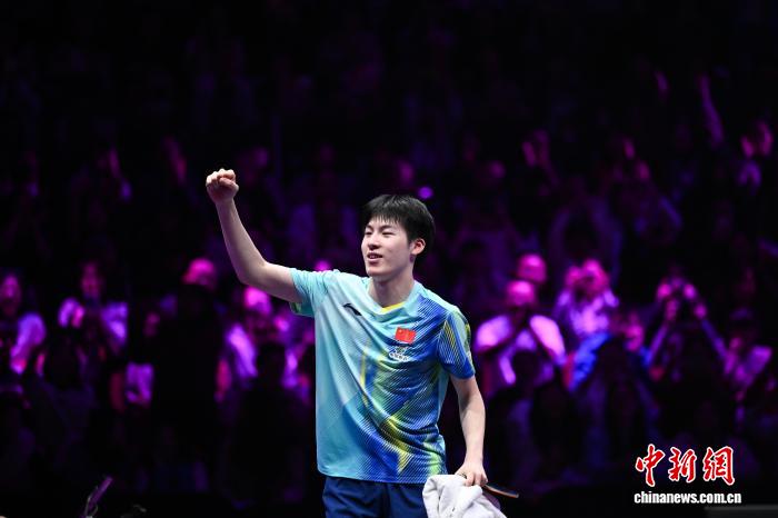 19岁国乒小将温瑞博重庆赛勇夺亚军