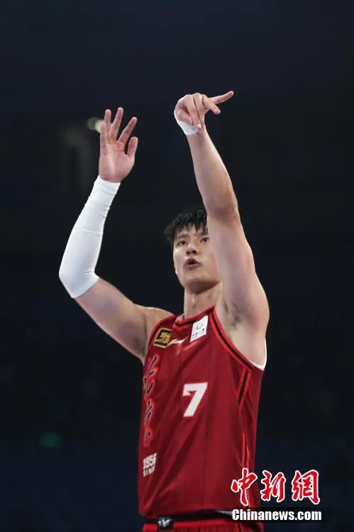 曾凡博签约篮网追逐NBA梦想，杨瀚森加盟开拓者