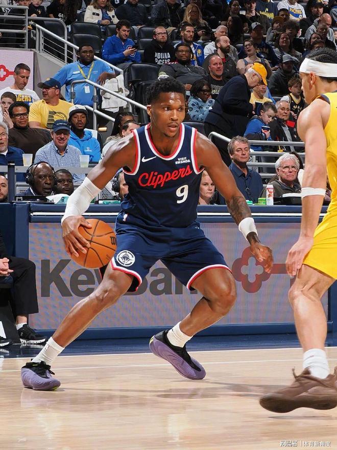 0.4秒戏剧性反转！步行者边线发球绝杀快船引争