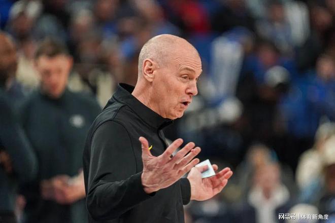 0.4秒戏剧性反转！步行者边线发球绝杀快船引争