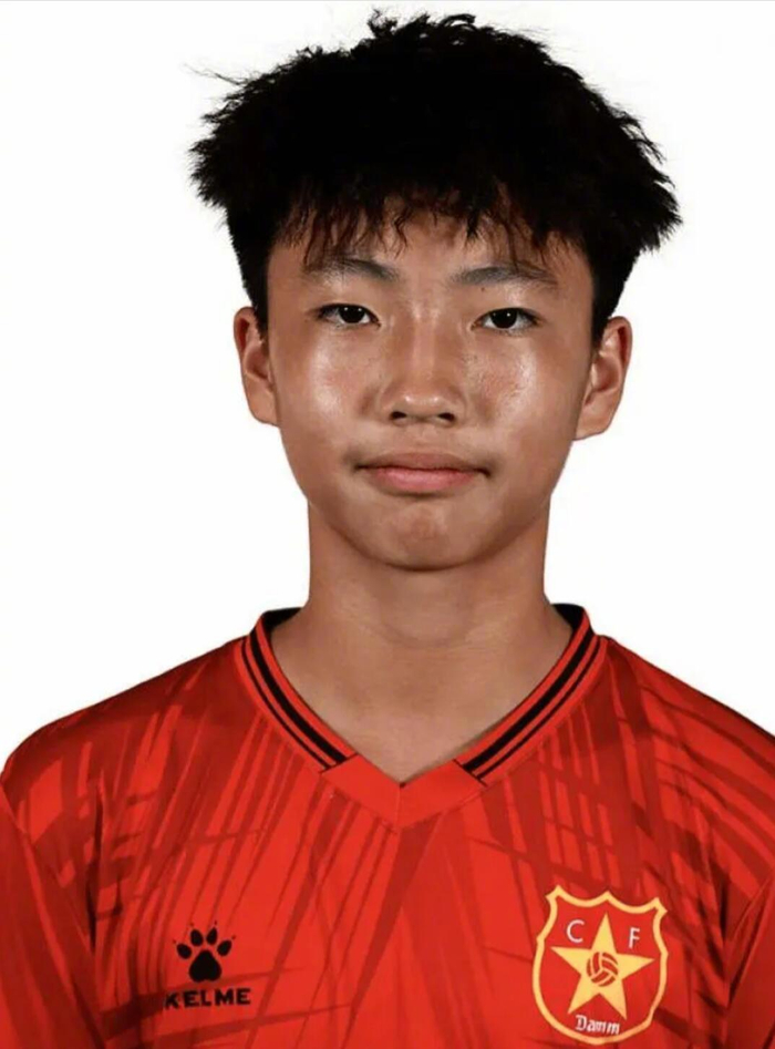 12岁中国边锋李昊炎加盟拉玛西亚青训营开启欧洲