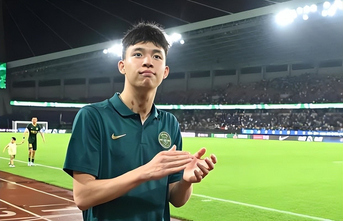 14岁中国小将李昊炎签约巴萨梯队 成首位正式加