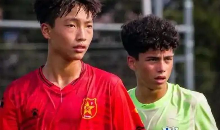 14岁中国小将李昊炎签约巴萨梯队 成首位正式加