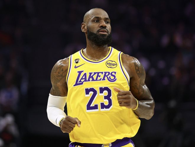 19岁新星弗拉格打破詹姆斯纪录成最年轻连续两场