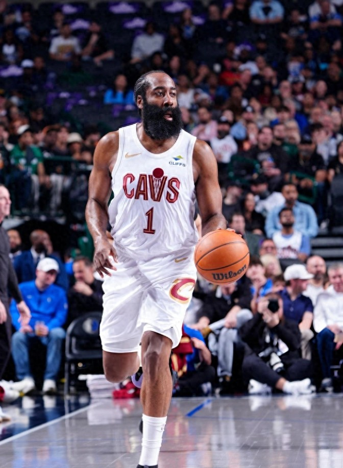 36岁哈登直面生涯终点：无冠亦圆满 骑士全队极