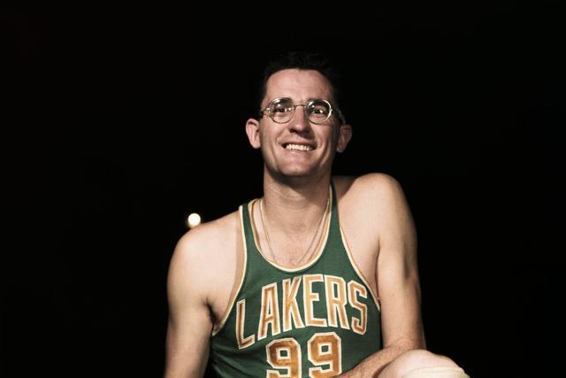 湖人明尼阿波利斯5冠归属争议引热议