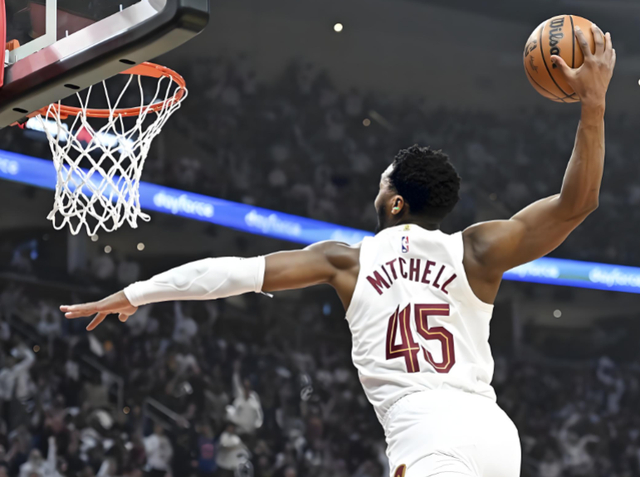 米切尔关键逆转助骑士险胜老鹰 季后赛成绩仍受