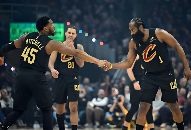 米切尔关键逆转助骑士险胜老鹰 季后赛成绩仍受