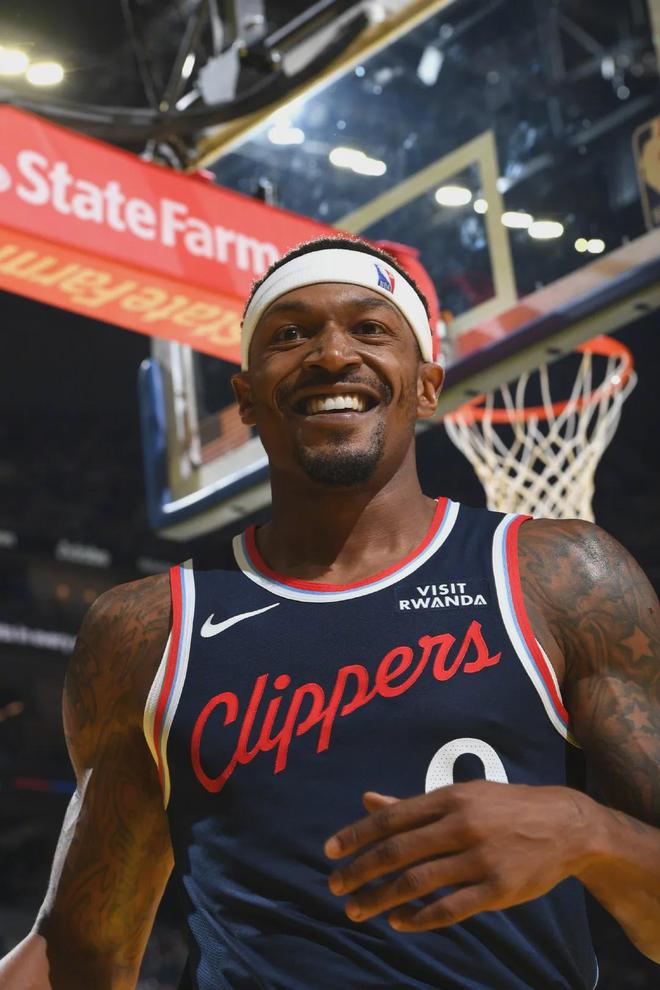 快船附加赛出局总裁反思交易决策 比尔伤停成关