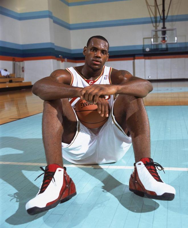 41岁詹姆斯数据全面超越19岁 技术经验成关键